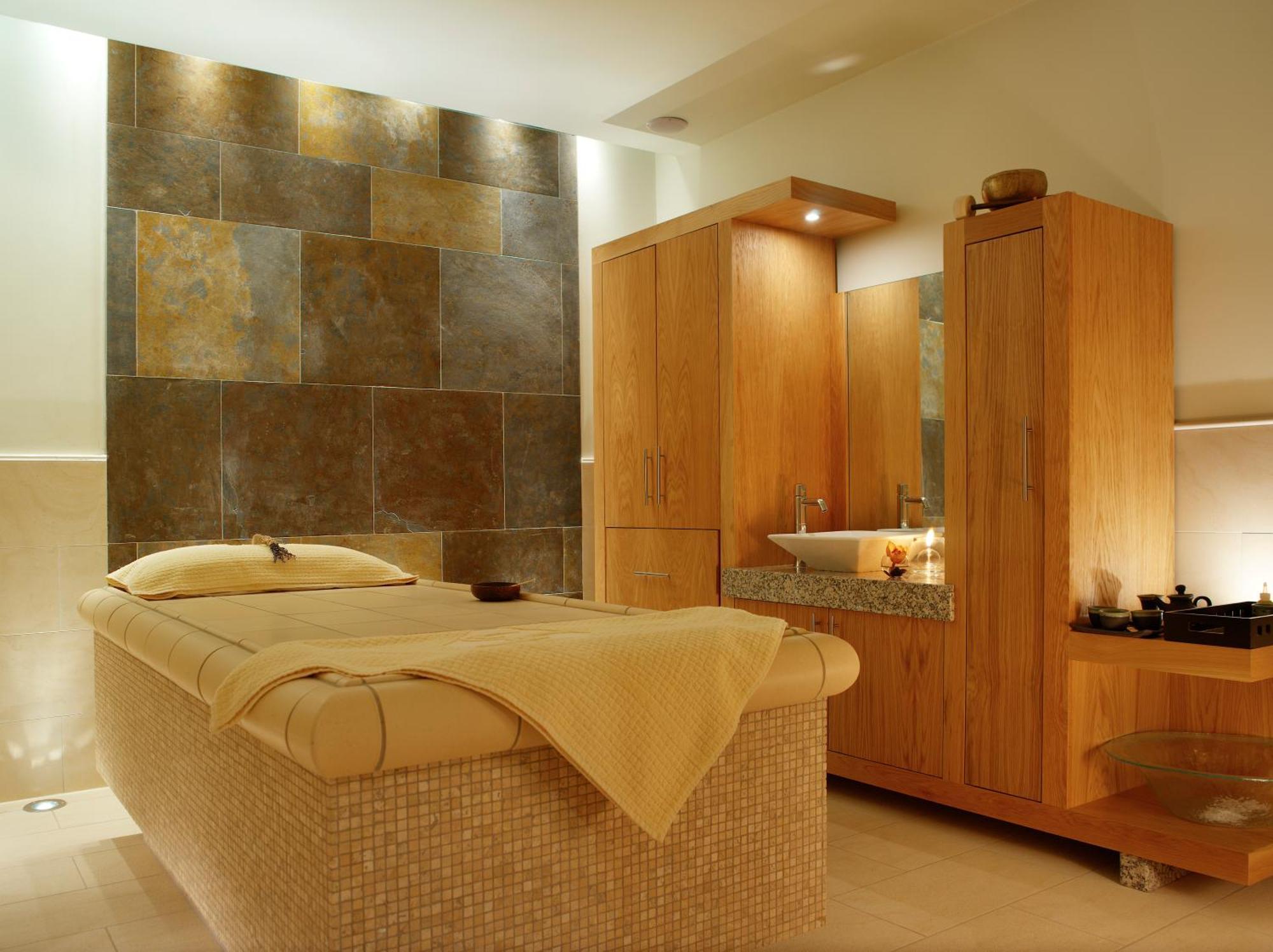 阿多伽海茨温泉酒店 基拉尼 外观 照片 A treatment room at a spa